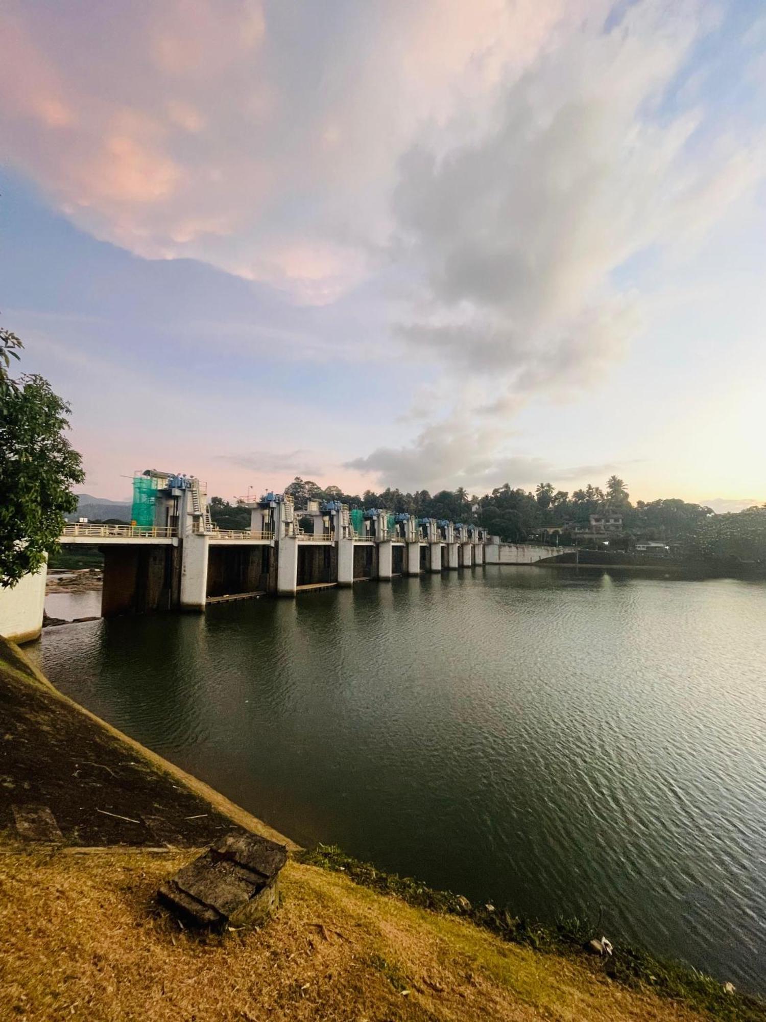 Mahaweli View Bungalow Kandy Exterior foto